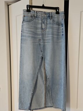 American Eagle. Brand NEW with Tags. Light Wash Denim Midi Skirt